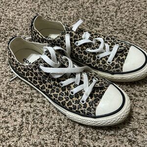 EUC size 2 cheetah print CONVERSE
